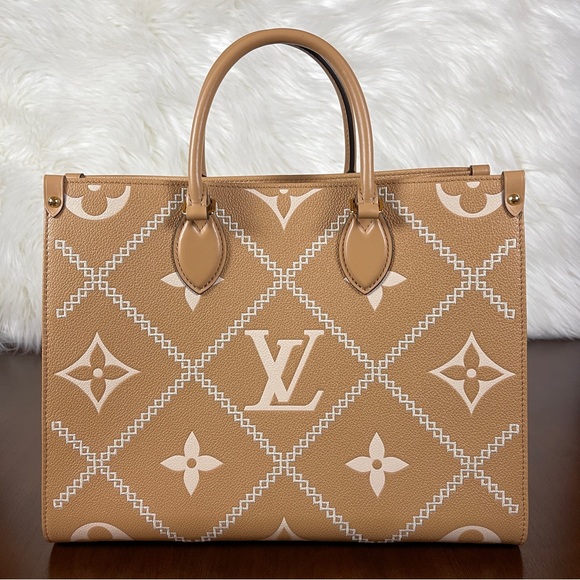 Louis Vuitton Arizona Stitched On The Go MM - Picture 2 of 15
